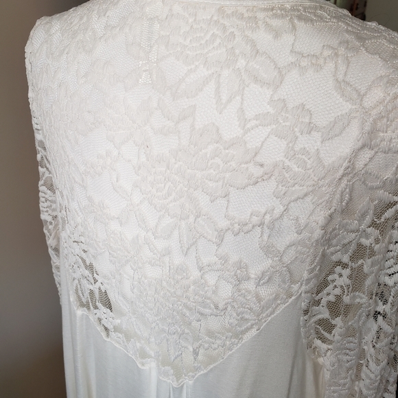 White with lace sleeves and back tunic in ivory by Emerald - Picture 4 of 6